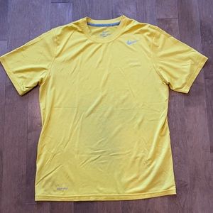 Nike Dri-Fit short sleeve shirt ❤️